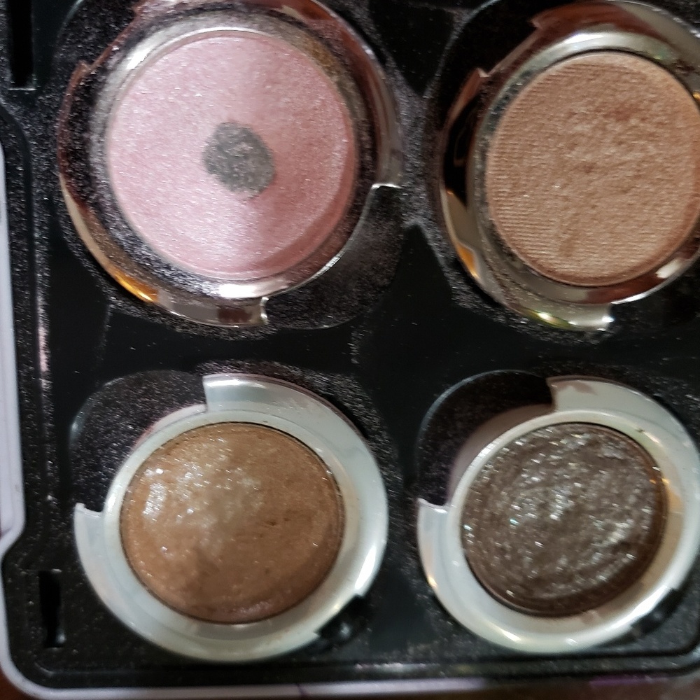 Eyeshadow - Picture 2 of 2